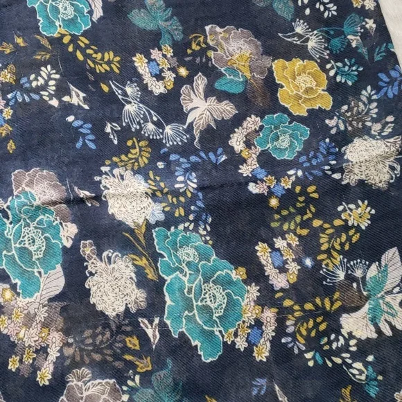 3/$35 Patterned floral infinity scarf from H&M - Picture 2 of 7